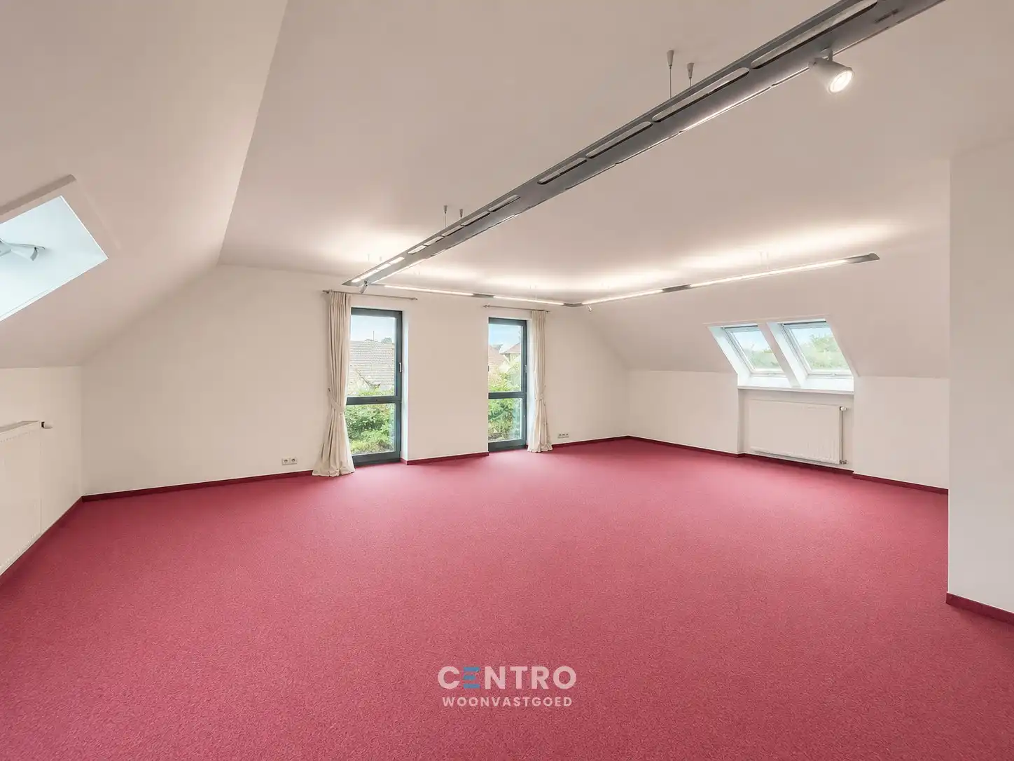 Vrijstaande VILLA (430m²) op een hoekperceel van ± 1.200 m² op invalsweg Roeselare (vlakbij de ring R32). Ook ideaal als KANGOEROEWONING. foto 27