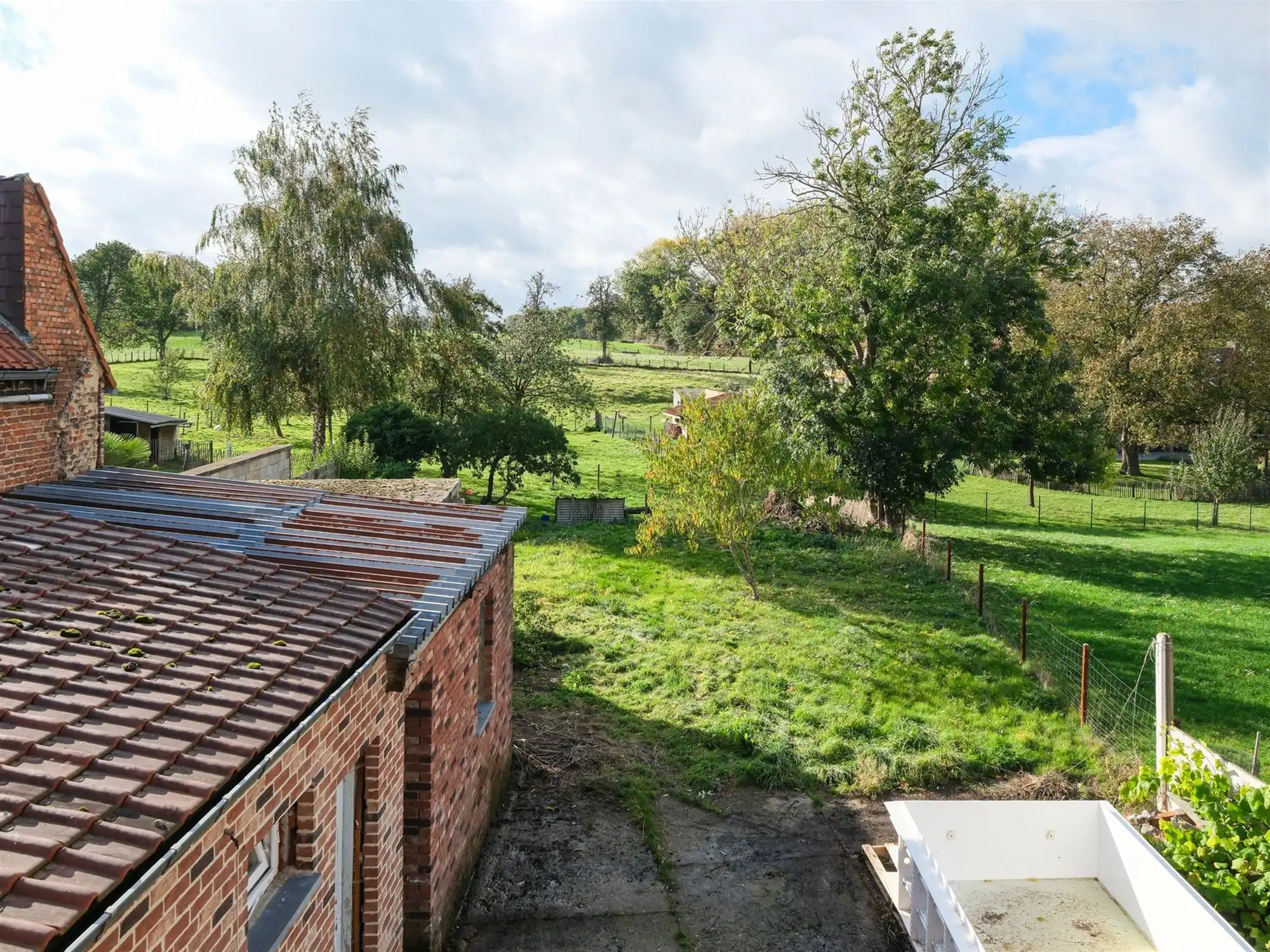 Te renoveren woning in het groen foto 4