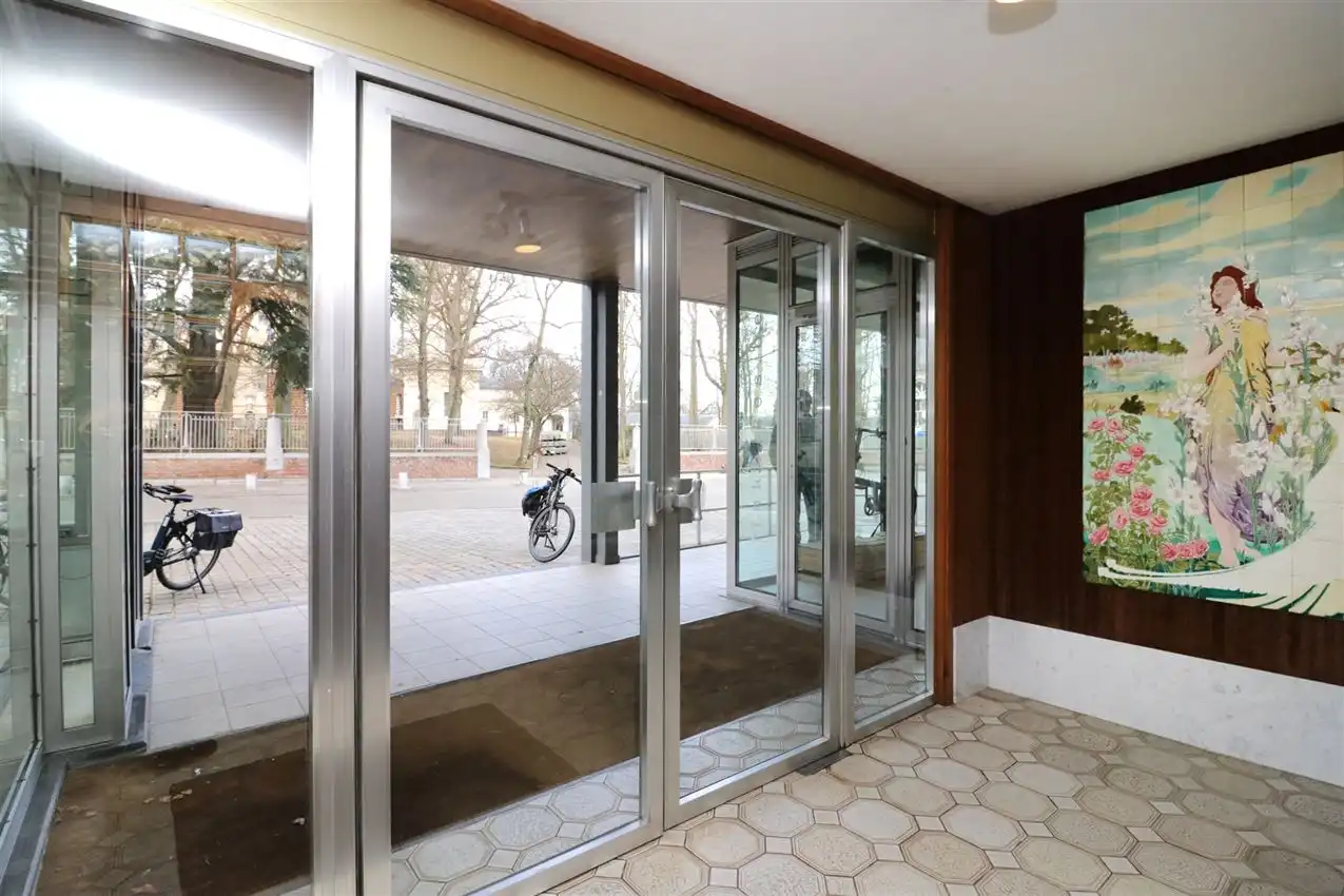 Prachtig en centraal gelegen studio in verzorgde residentie, met autostaanplaats foto 25