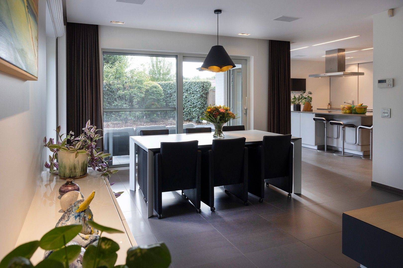 Alleenstaande woning met mogelijke praktijkruimte. foto 4