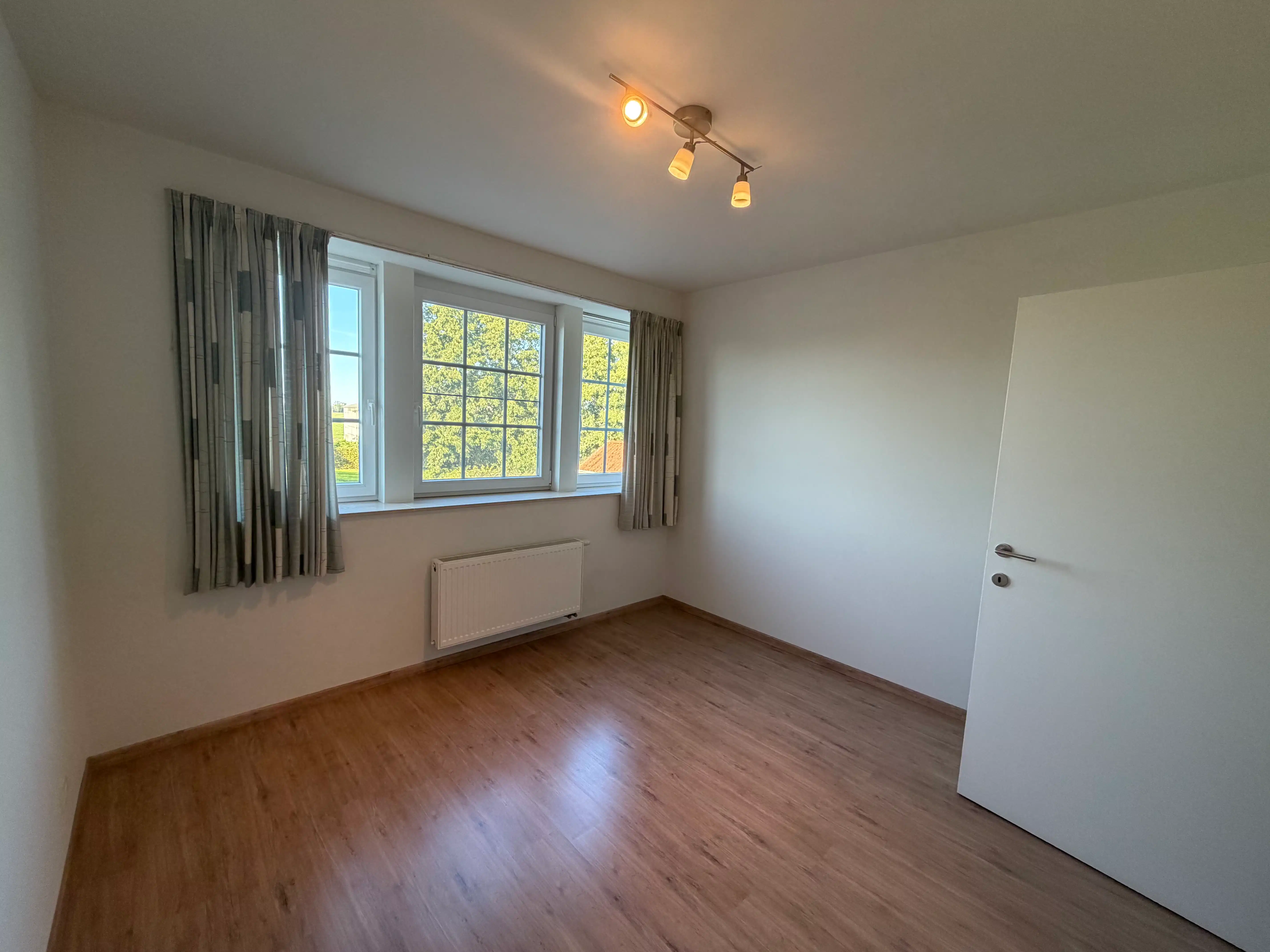 Instapklaar appartement met twee slaapkamers en garage foto 12