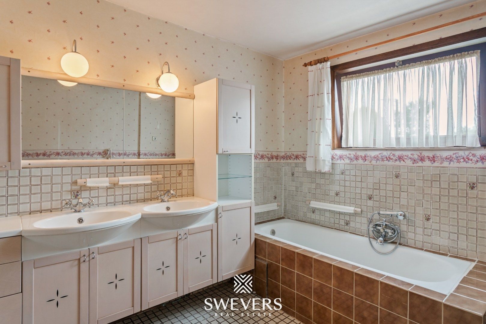 Te renoveren woning met veel potentieel op toplocatie te Diepenbeek foto 23
