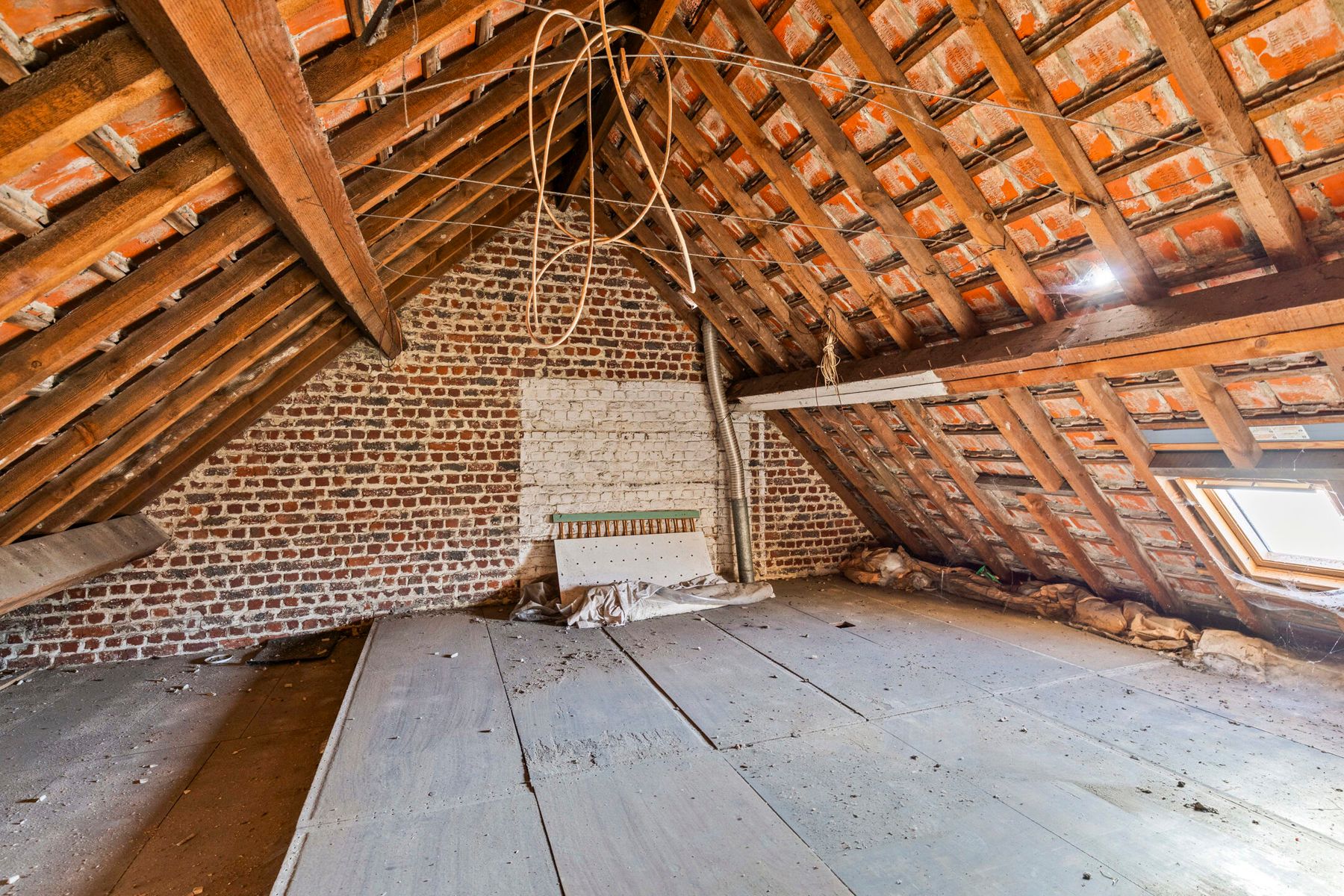 Gezinswoning met 4 slaapkamers, 2 badkamers, garage en tuin foto 18