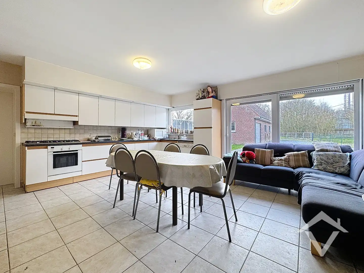 Alleenstaande woning met naastliggend stuk bouwgrond en weide te Eernegem foto 14
