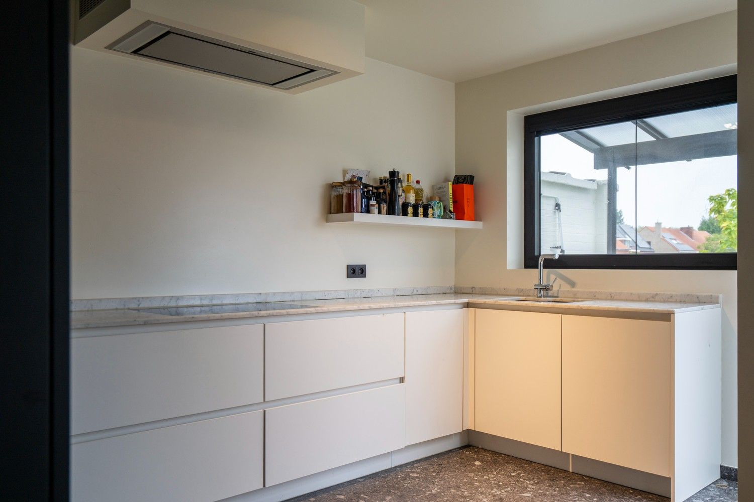 Modern, warm en instapklaar foto 8