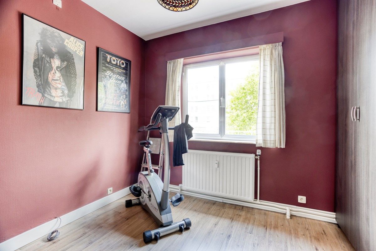 Opbrengsteigendom met 3 appartementen, garages en tuin foto 25