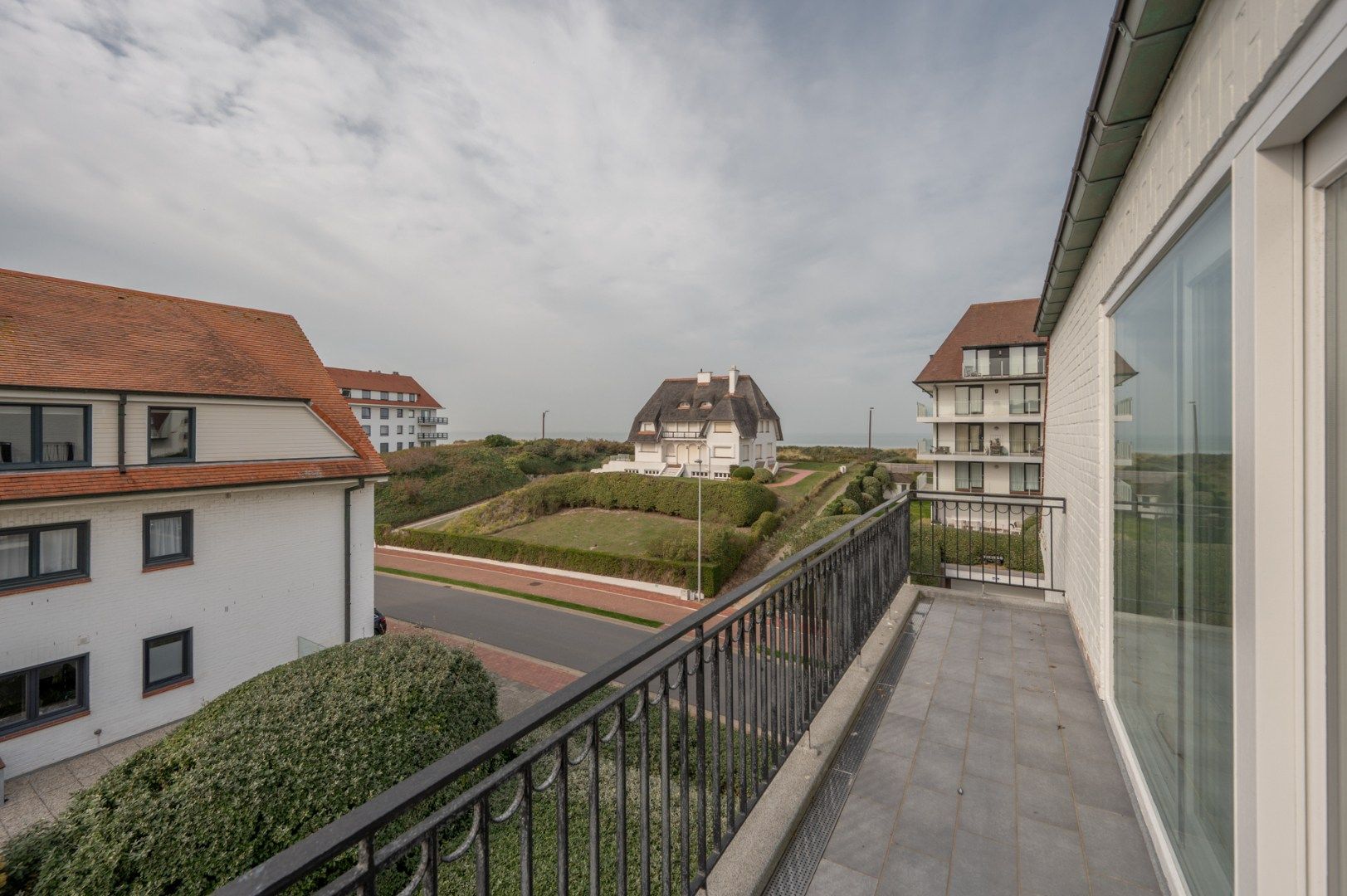 ()=>{if(producerUpdateValueVersion(node),producerAccessed(node),node.value===ERRORED)throw node.error;return node.value} Zwinlaan 12 -/32 - 8300 Knokke-Heist