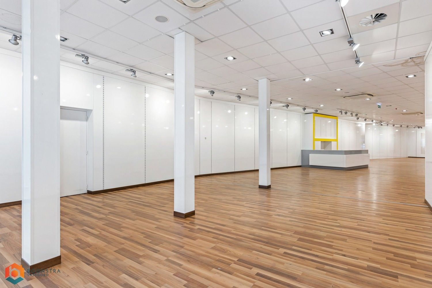 Ruim handelsgelijkvloers op een uitstekende locatie te Heist-op-den-Berg foto 3