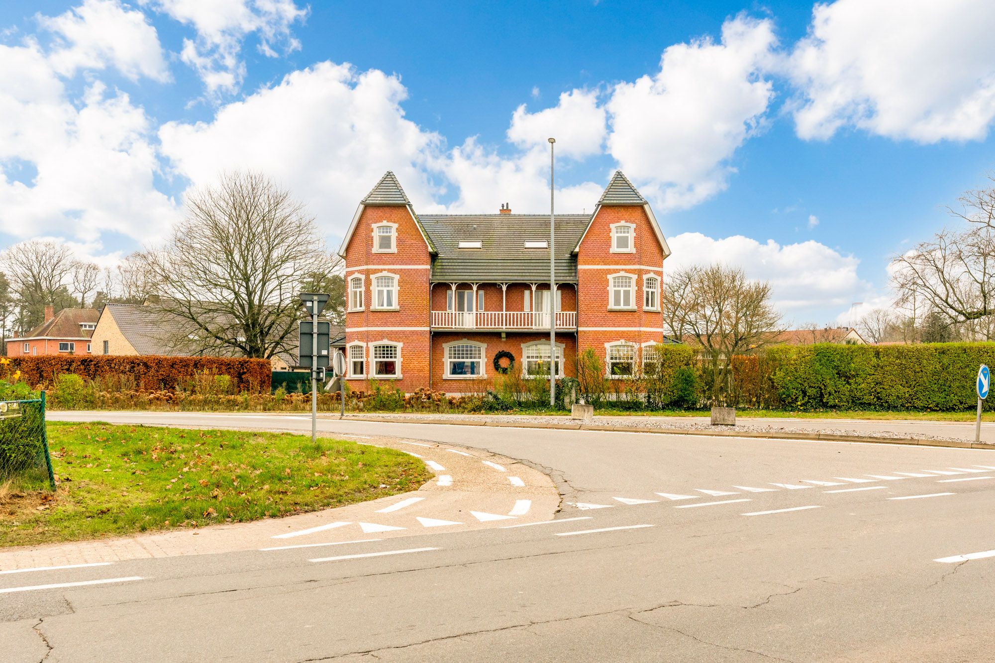 STATIGE EN KARAKTERVOLLE VILLA MET 5 SLAAPKAMERS OP GUNSTIGE LIGGING foto 3