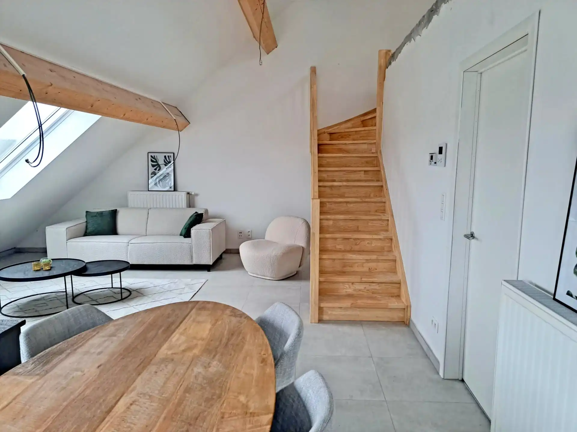 RUIM DUPLEXAPPARTEMENT/PETNHOUSE VAN 192 M² MET 3 SLPK'S IN BORGLOON foto 2