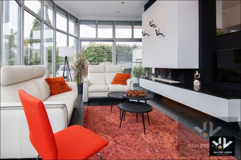 Karaktervolle en ruime woning met hoogwaardige afwerking en bijgebouw te As foto 8