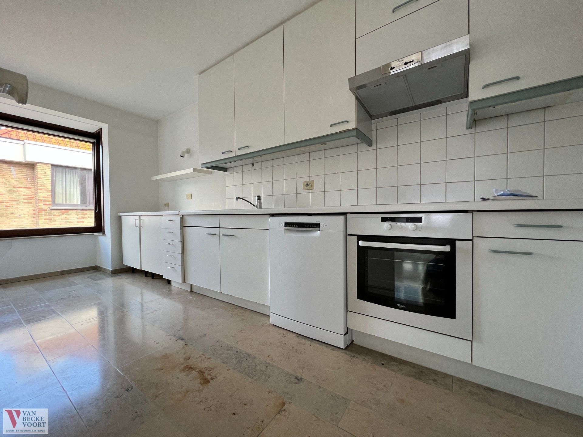 Ruim hoekappartement met zicht op centrale pleinlocatie foto 4