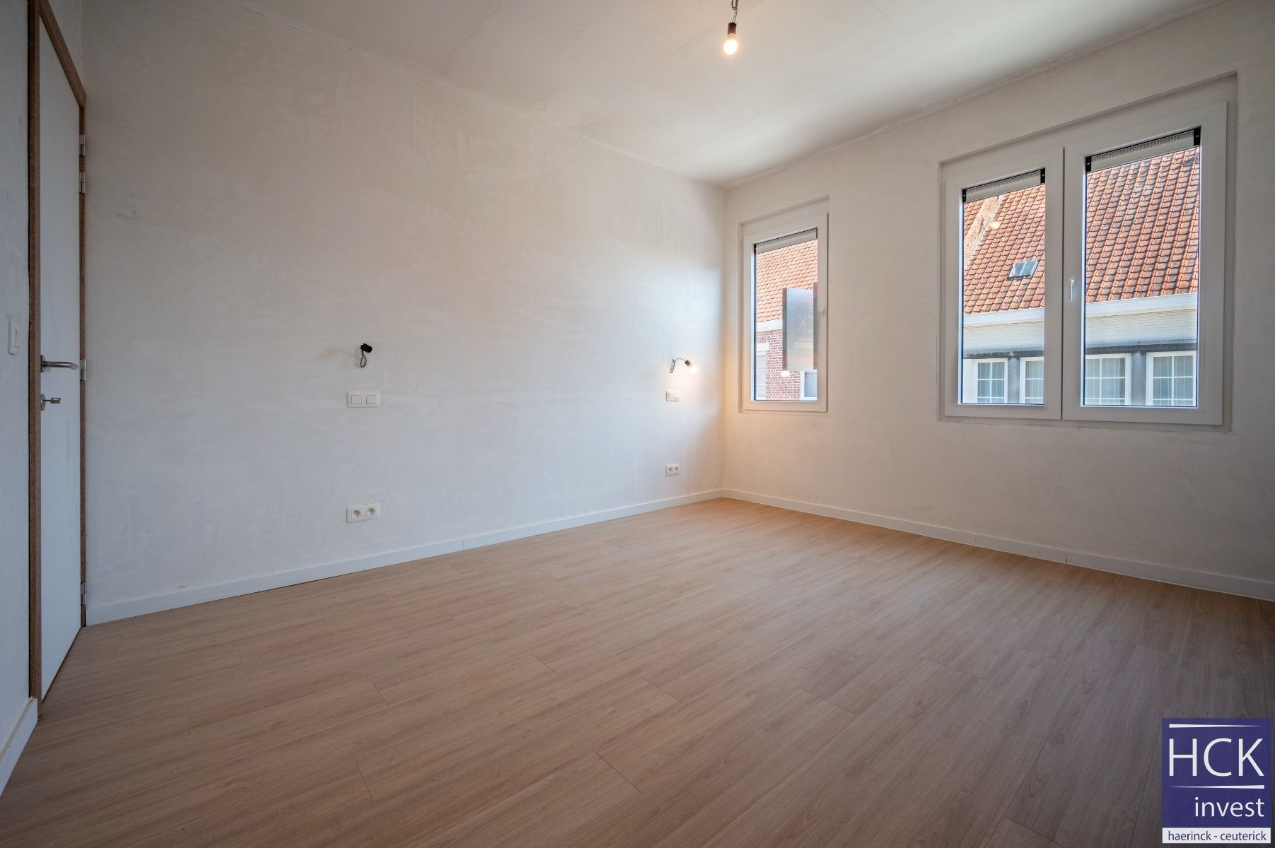WAREGEM - Nieuw gerenoveerde woning met 2 SLPK. in hartje Waregem! foto 12