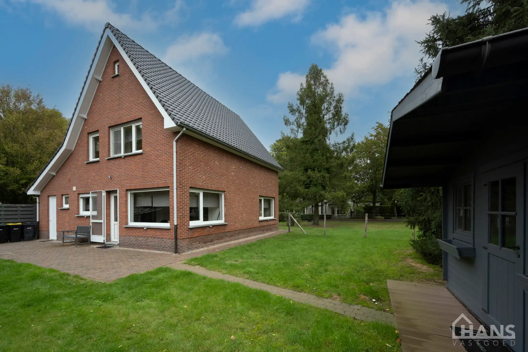Vrijstaande woning met inpandige garage. foto 18