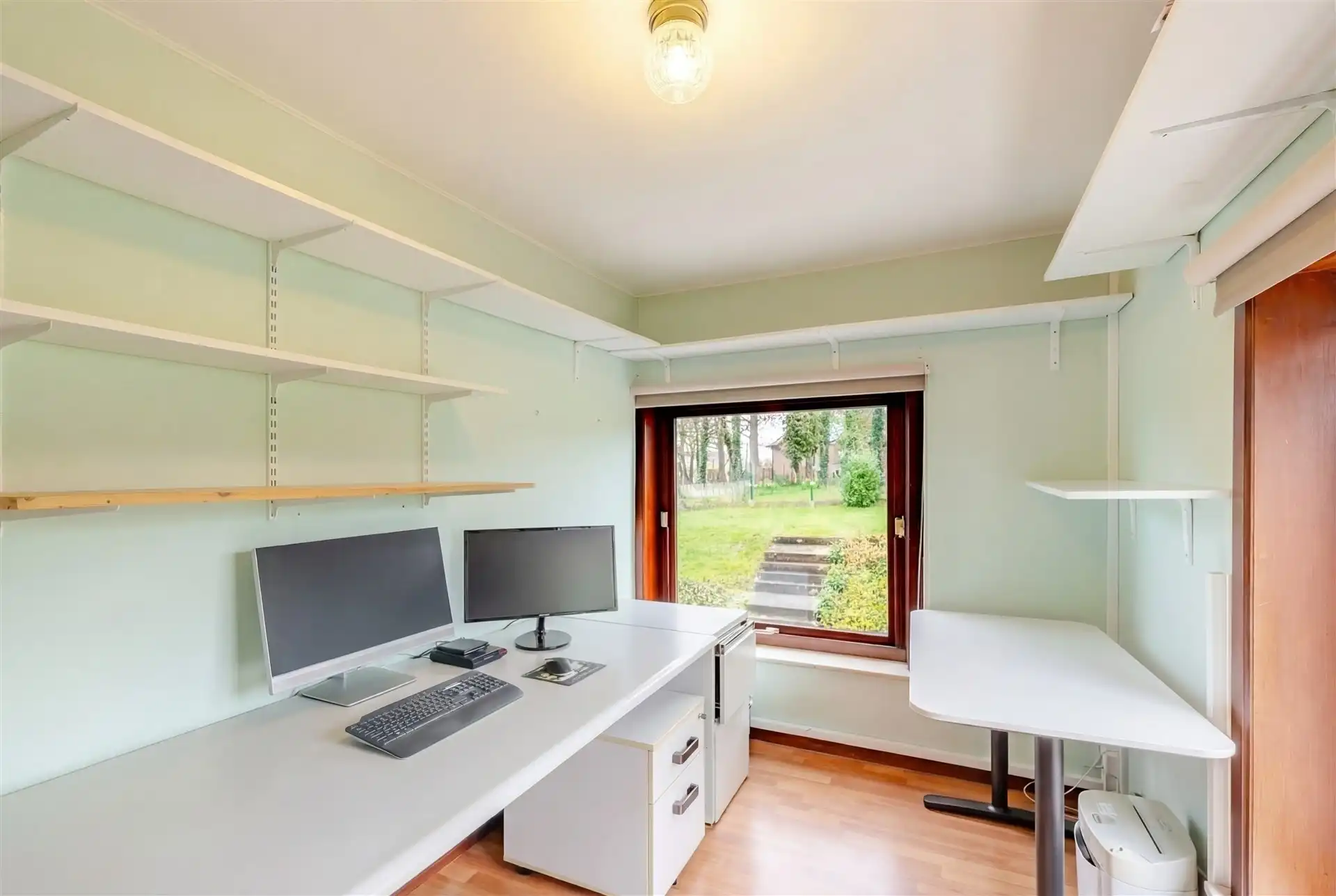 Bungalow met 4 slks, tuin en dubbele garage foto 12