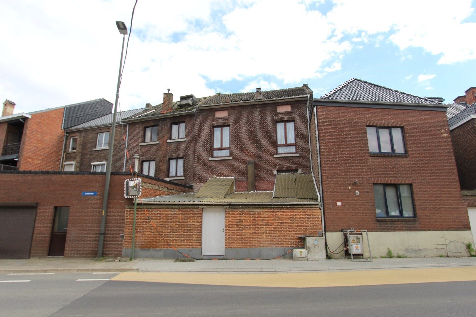 Gezinswoning met 3 slaapkamers kortbij centrum Tongeren foto 2