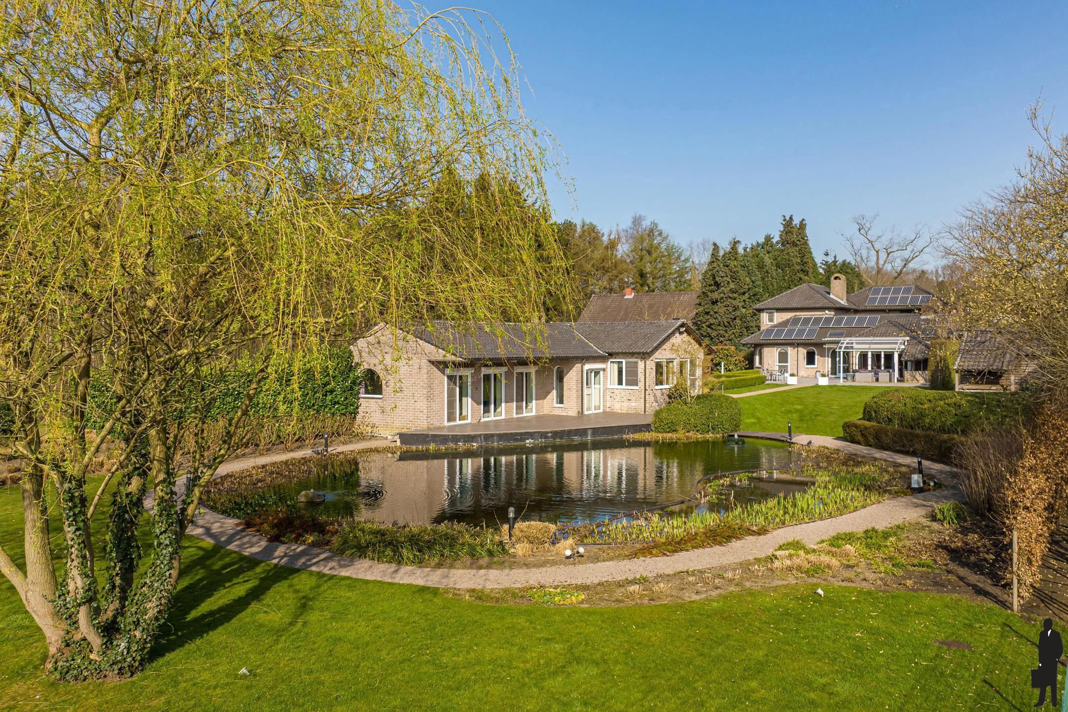 Exclusieve mediterraanse villa met 3 slaapkamers, 3 badkamers en parktuin op 3.805 m² foto 3