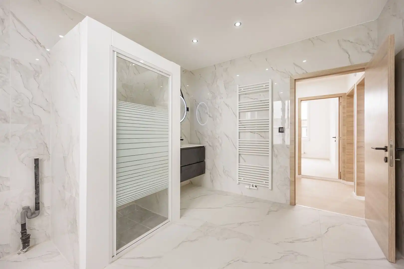 Volledig gerenoveerd & Energiezuinig: Ruime gezinswoning met 3 slaapkamers foto 20