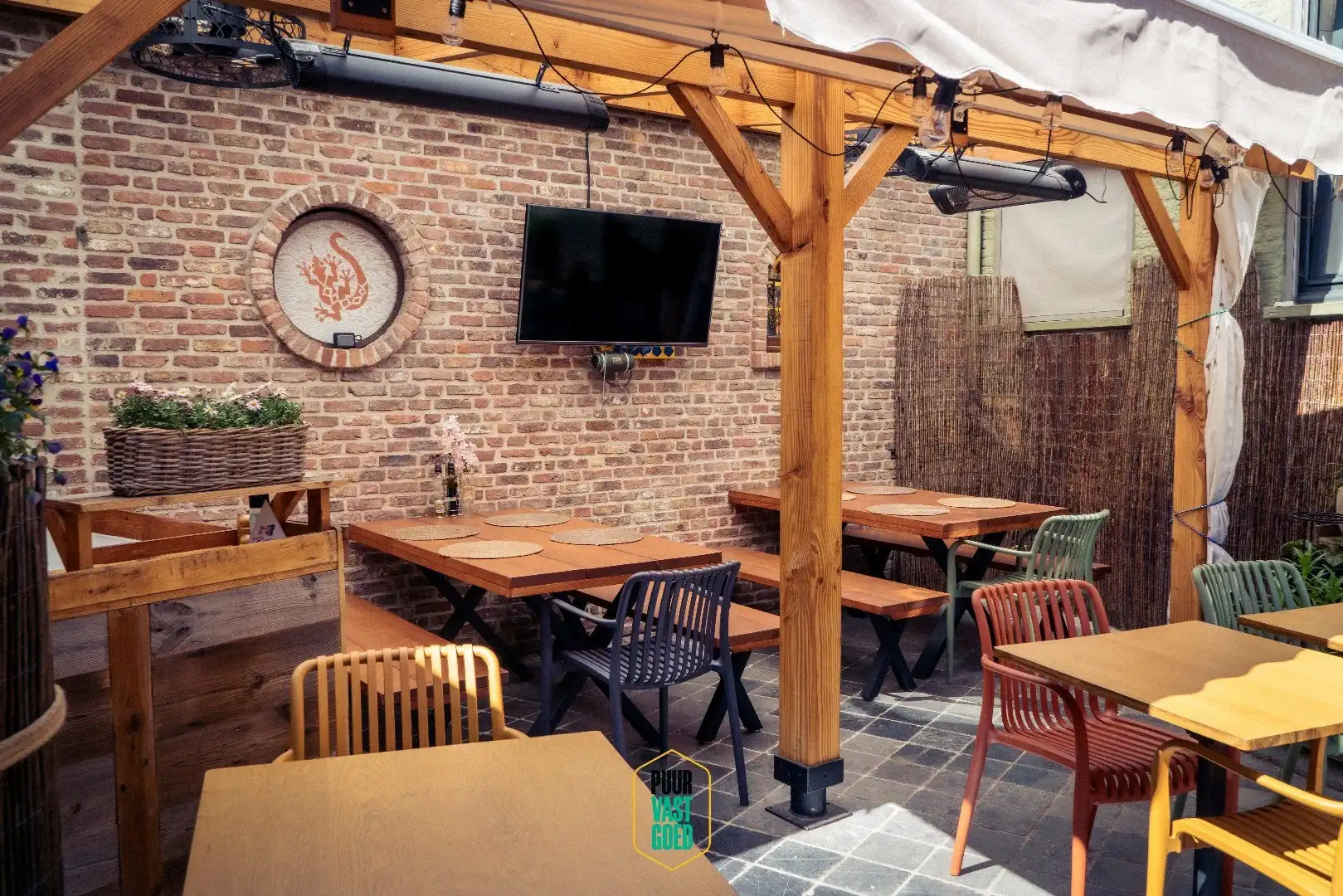Restaurant met terras en woonst op topligging in de Langestraat foto 7