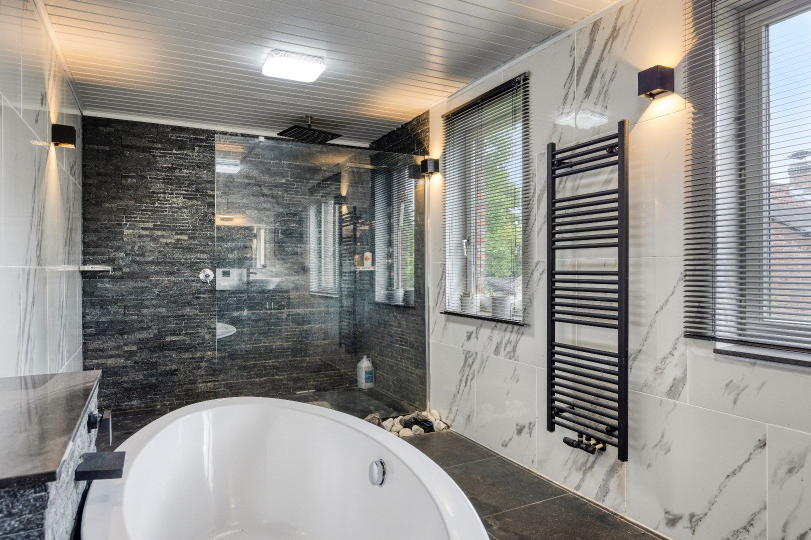 Reusachtige open bebouwing met werkplaats en magazijn! foto 14