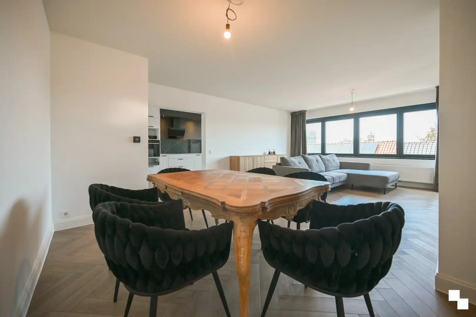Volledig gerenoveerd appartement met drie slaapkamers te centrum Izegem foto 17