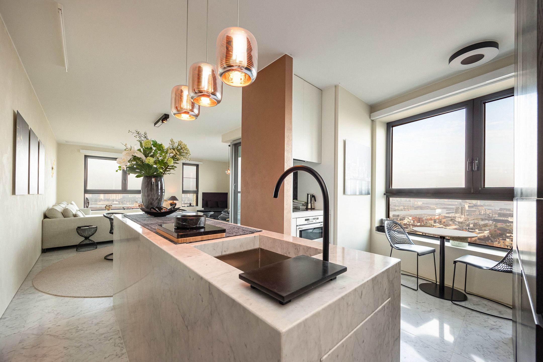 Uniek luxe appartement te residentie London Tower foto 8