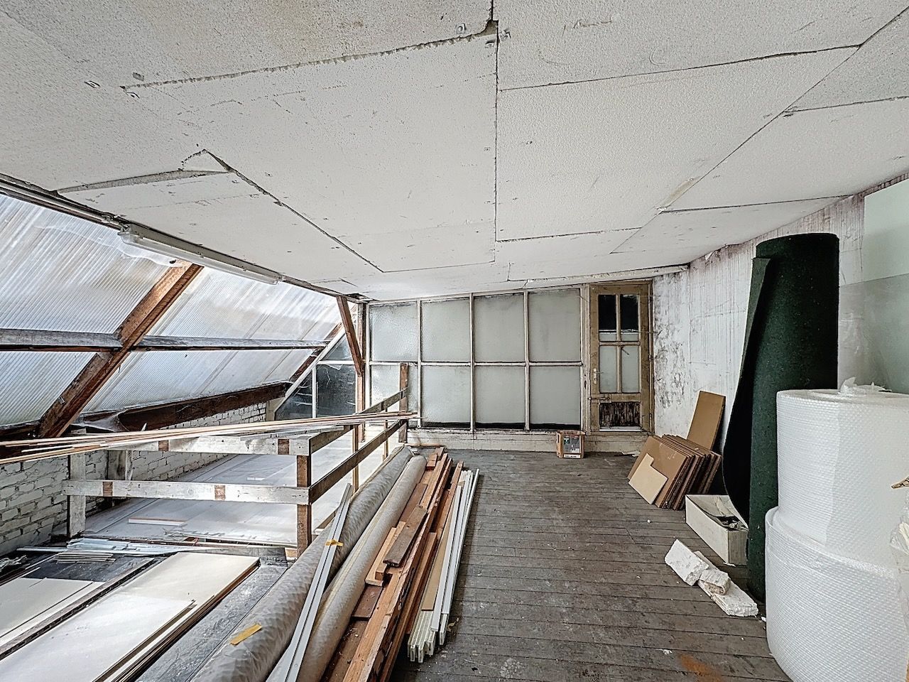 Loods van 156 m² met atelier/opslagmogelijkheden gelegen in het centrum van Heist. foto 8