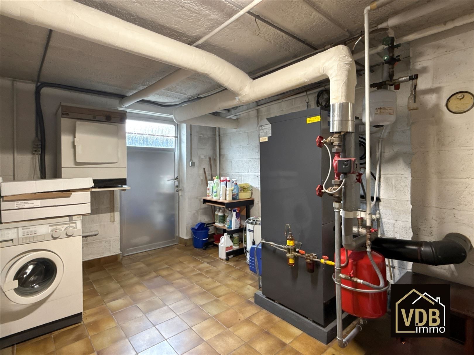 BUNGALOW -  WONING MET 3 SLAAPKAMERS EN 2 GARAGES foto 49