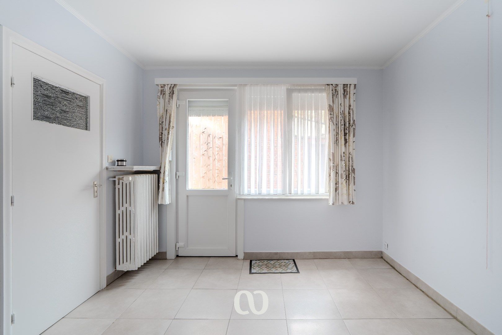 Instapklaar appartement met garagebox in Eine foto 8