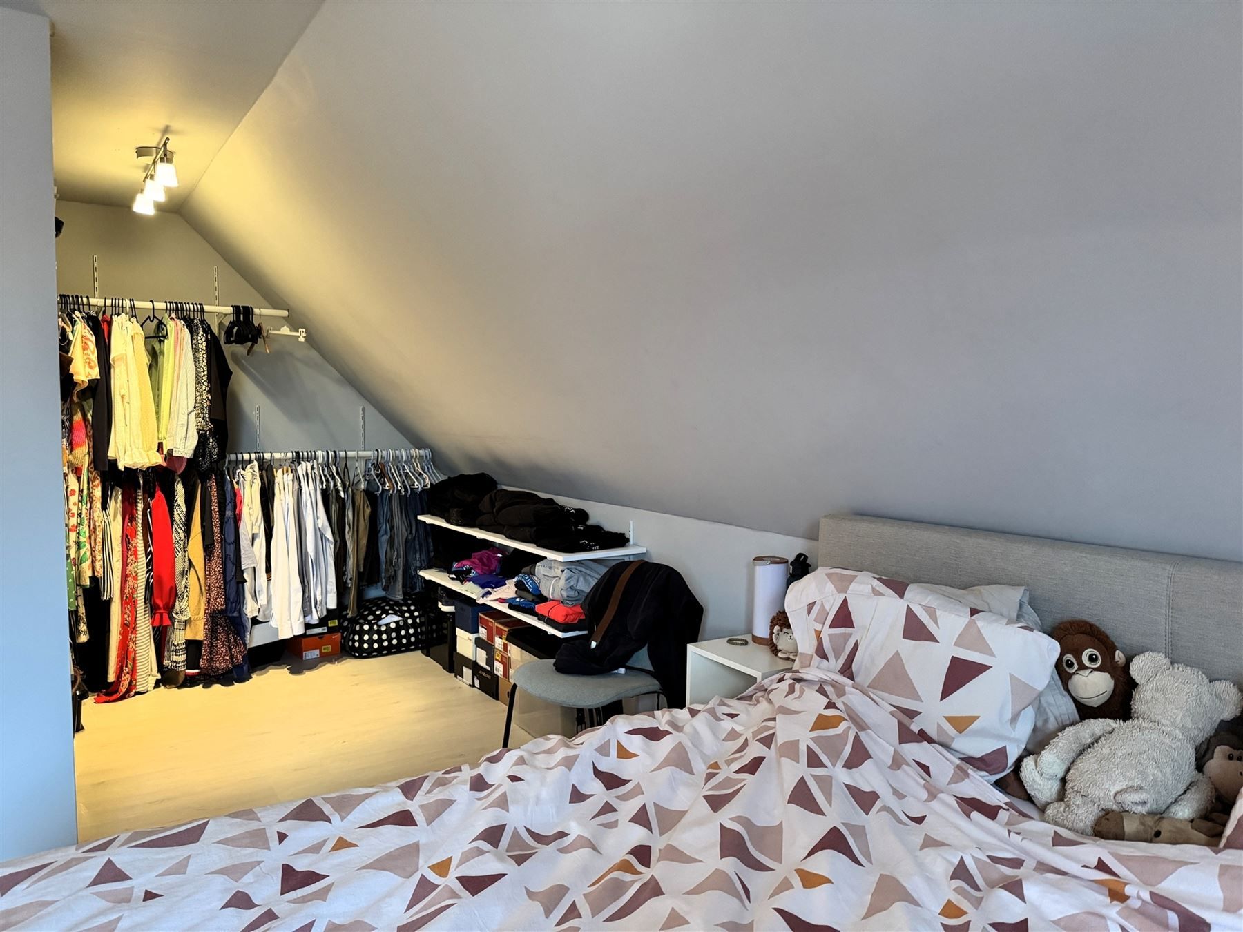 Instapklare gezinswoning met twee garages en grote tuin in Vichte foto 7
