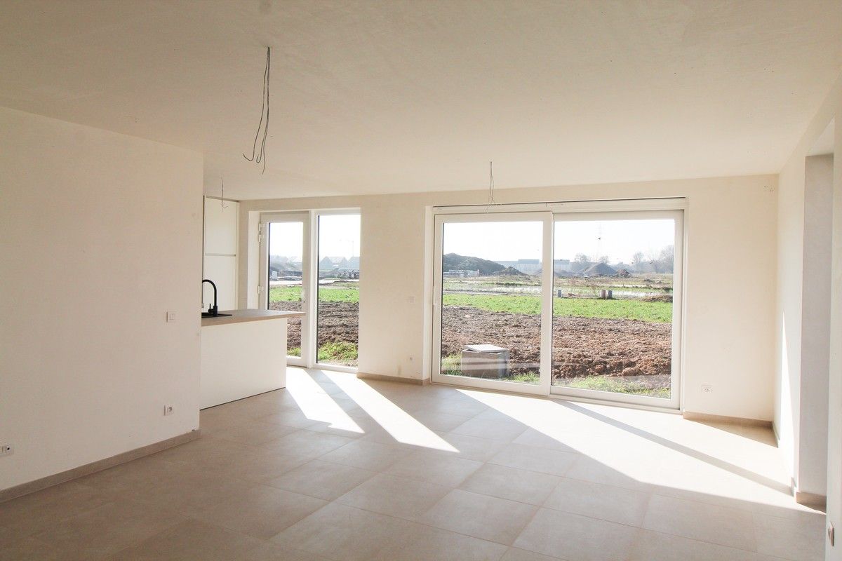 Halfopen nieuwbouwwoning met garage Roeselare foto 3