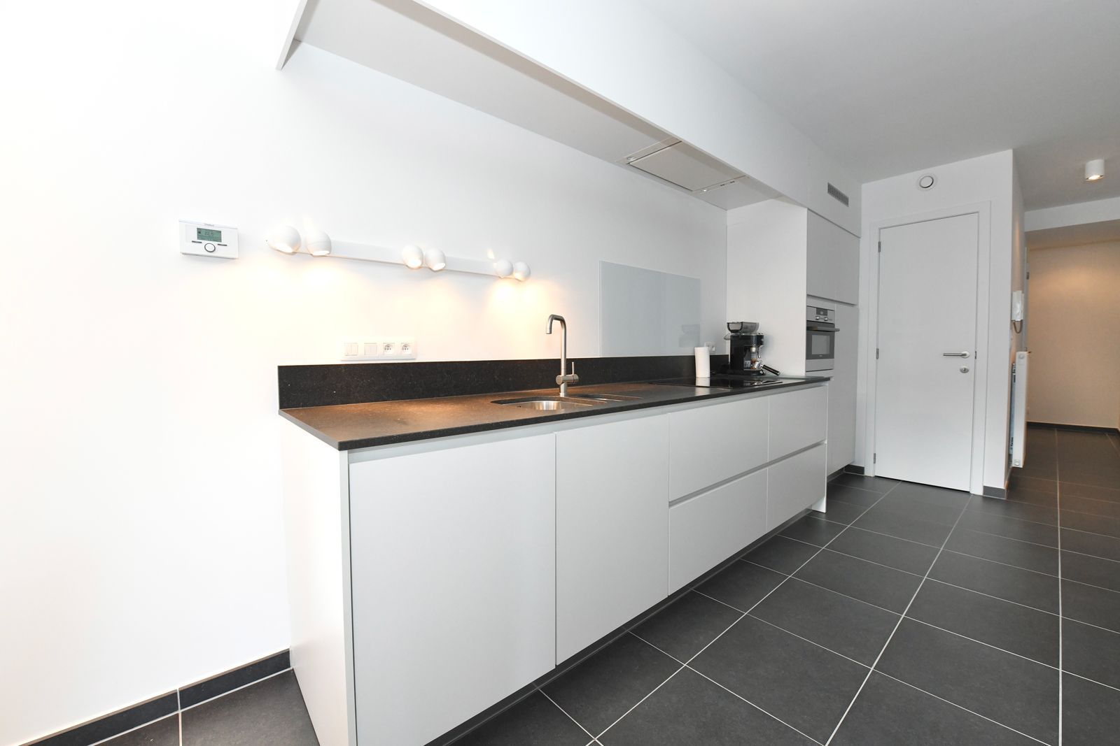 Modern appartement met zonnig terras op een zucht van het strand foto 5