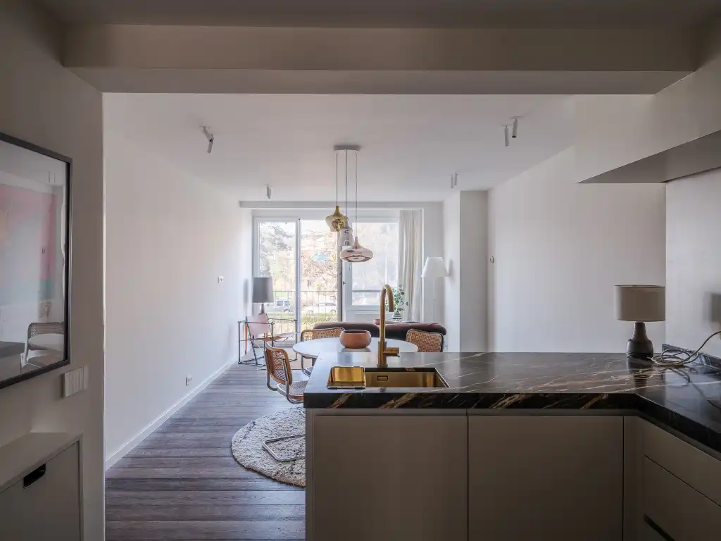 Lichtrijk gerenoveerd éénslaapkamerappartement met terras en zicht op het water foto 5