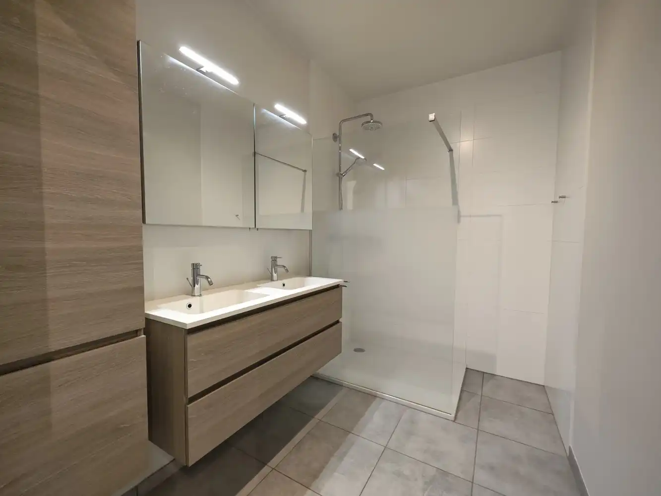 PRACHTIG PENTHOUSE MET 3 SLPKS, ONDERGR. PARKEERPL. EN KELDERBERGING IN HET CENTRUM foto 22