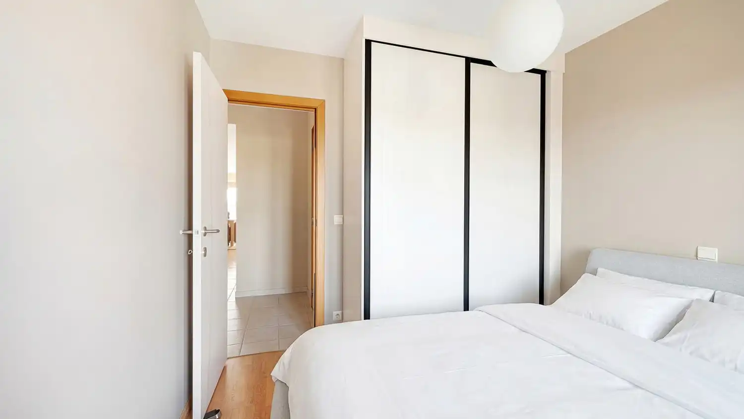 Zongericht ruim 2-slaapkamer appartement met prachtige open zichten foto 14