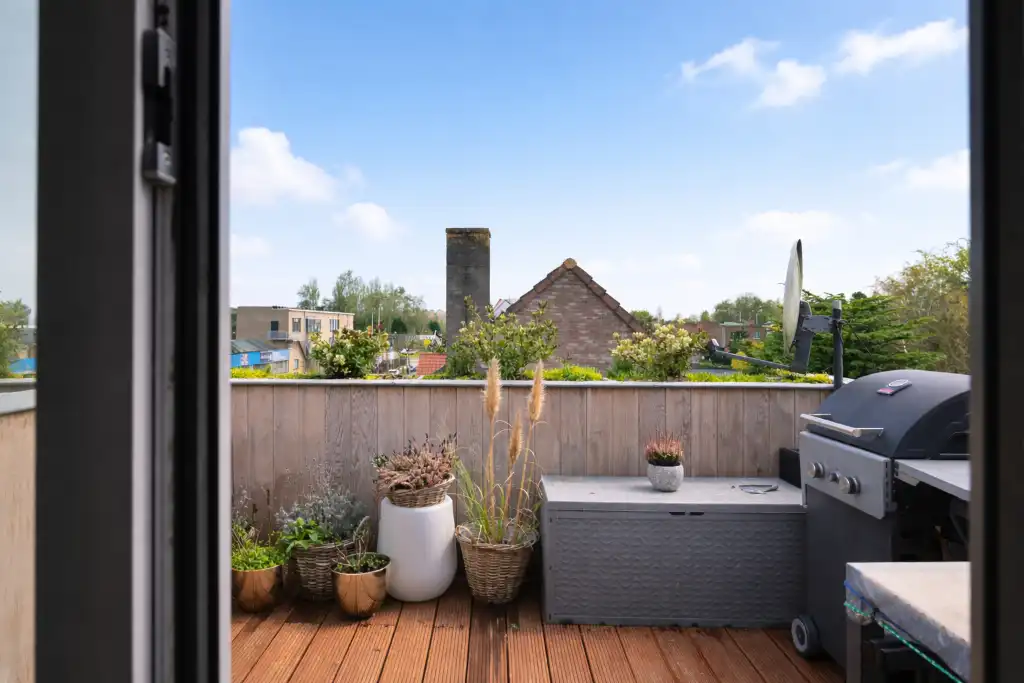 Gentbrugge - Licht op te frissen duplex appartement met zonneterras. foto 9