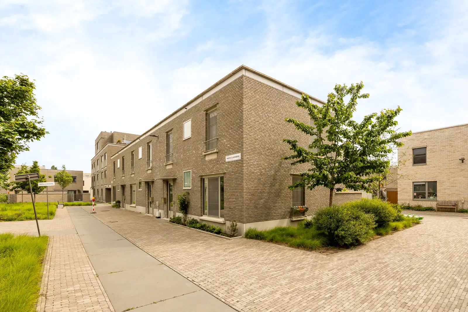 Luxe HOB met 3 slpks, 2 badkamers en autostaanplaats in Regattawijk foto {{pictureIndex}}