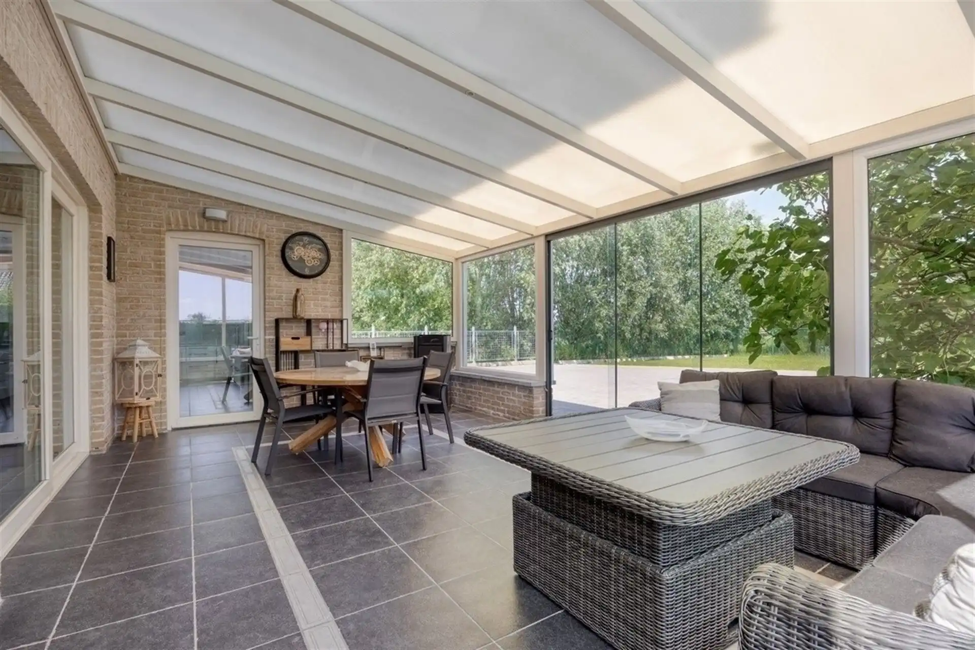 Instapklare villa met zwembad. Landelijke ligging in Leut. foto 25