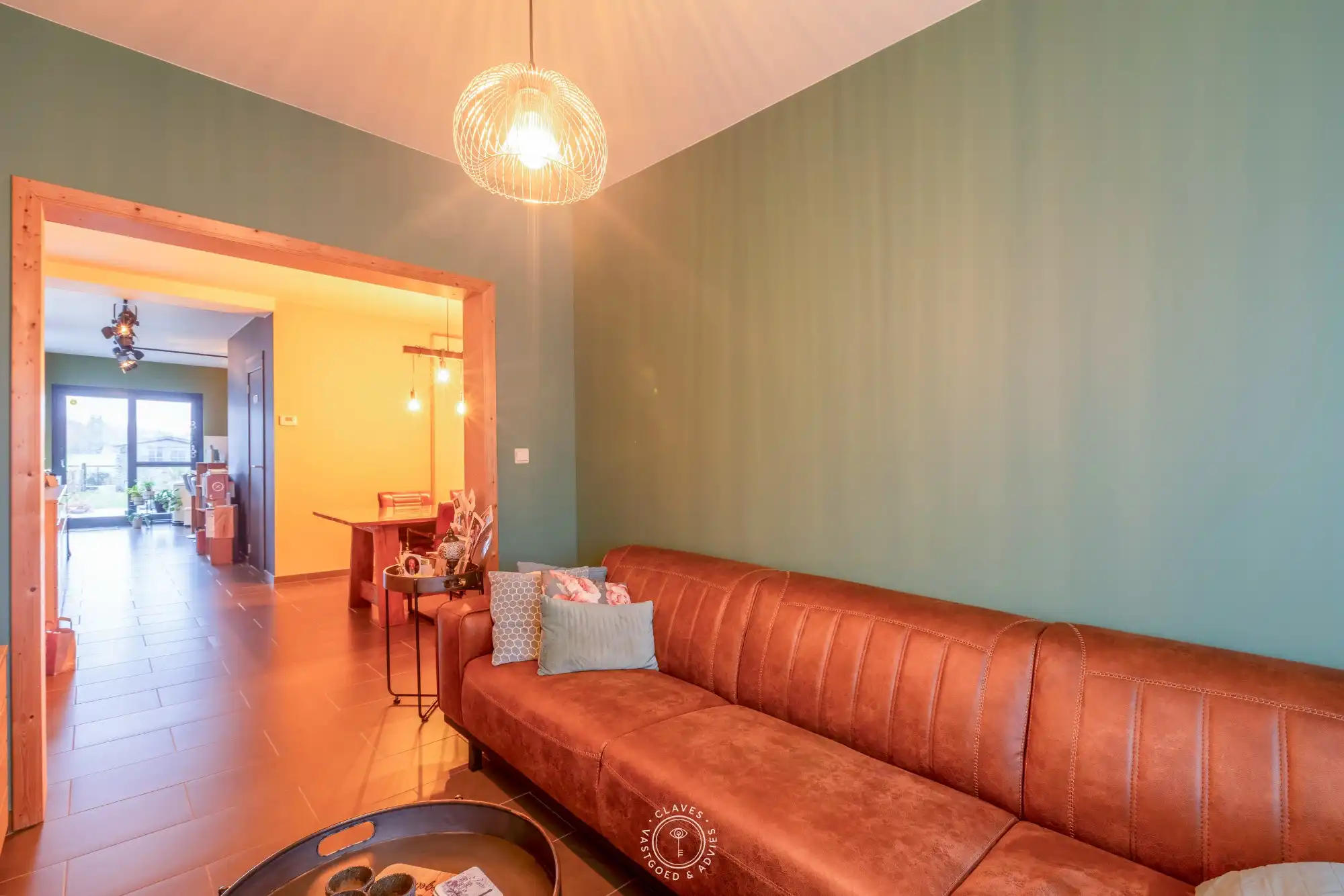 Charmante halfopen bebouwing met open zicht op achterliggende velden foto 6