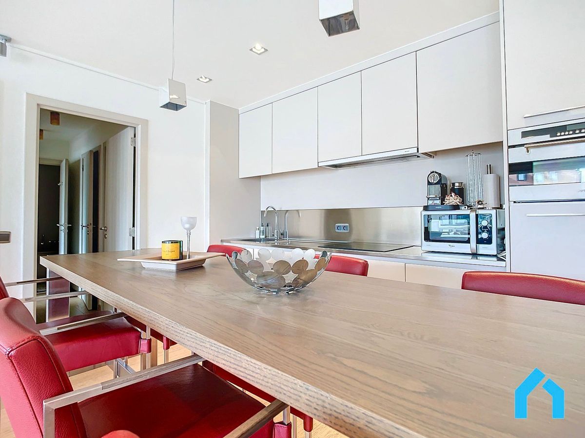 Uniek gelegen appartement gelegen op het Lichttorenplein te huur foto 8