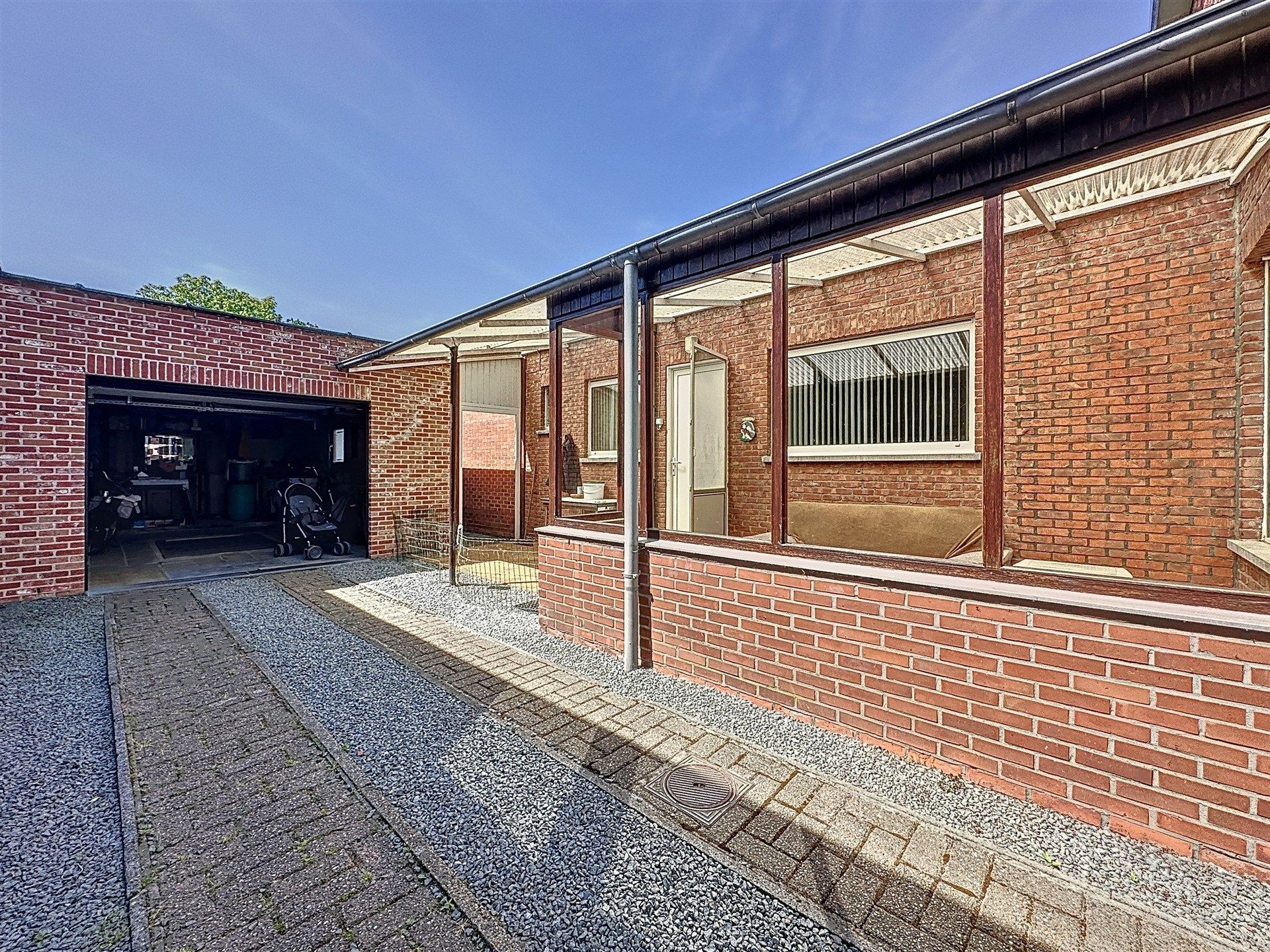 Prachtige open bebouwing met 4 slaapkamers en garage op perceel van 946m² foto 4