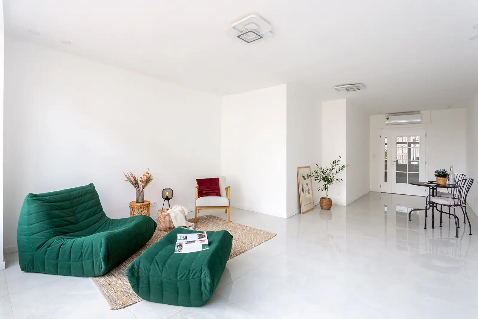 Recent gerenoveerd app. met 2 slpks en 2 terrassen foto 12