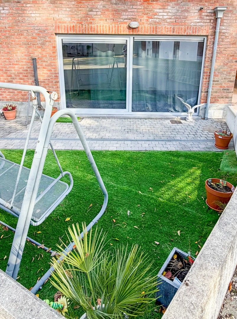 Lichtrijk gelijkvloers appartement met zuidgericht terras in het hart van Zomergem foto 9