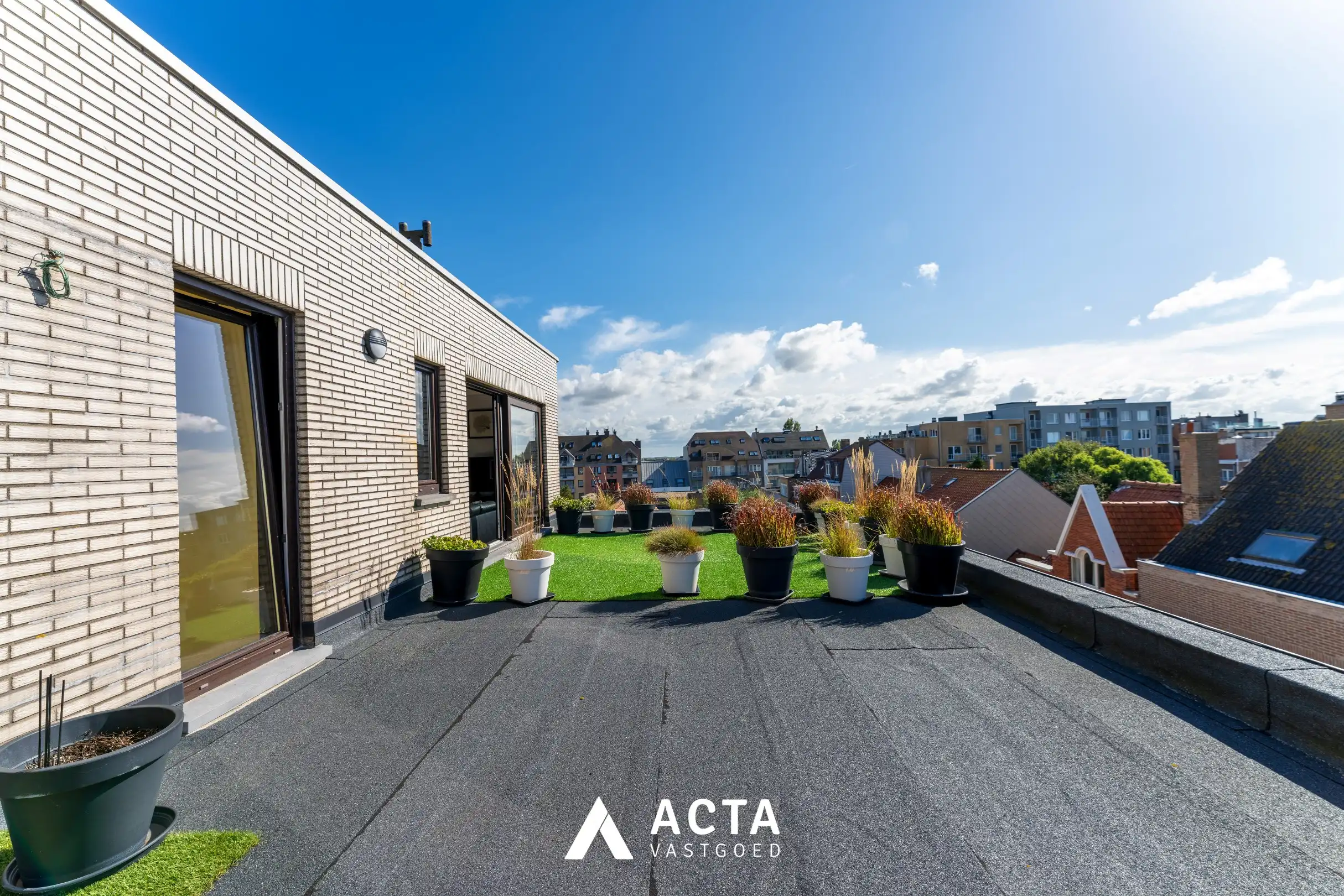 Dakappartement met zonnige terrassen in Mariakerke foto 12