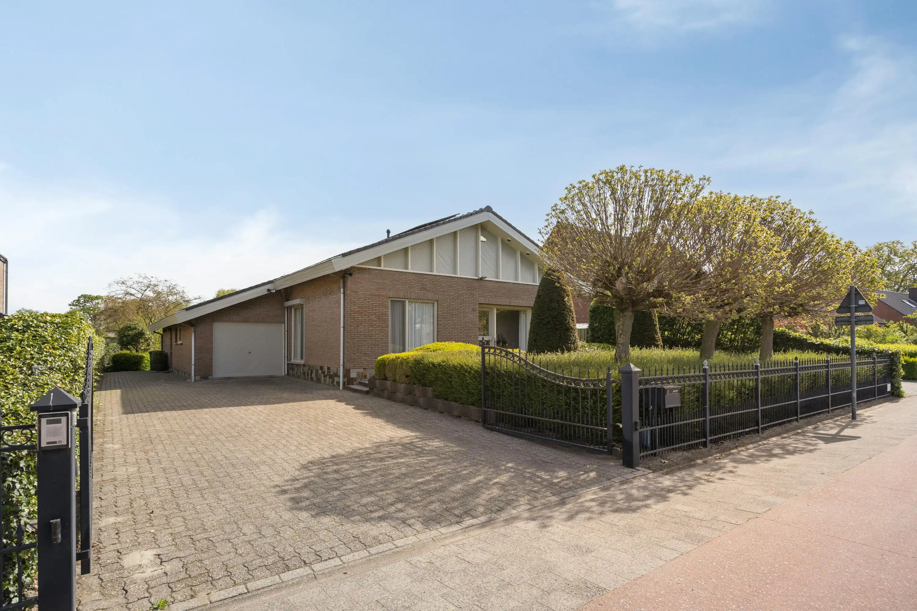 Huis met prachtig zicht achteraan te koop in Wuustwezel! foto {{pictureIndex}}