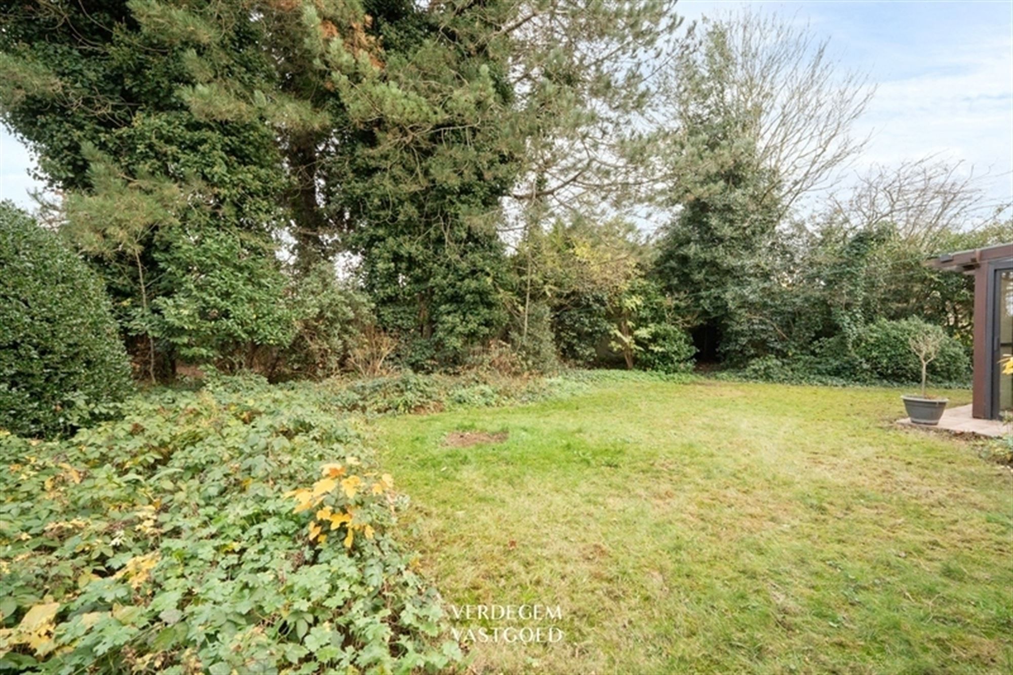 Ruime villawoning met 4+1 slaapkamers en fijne tuin, te renoveren foto 19