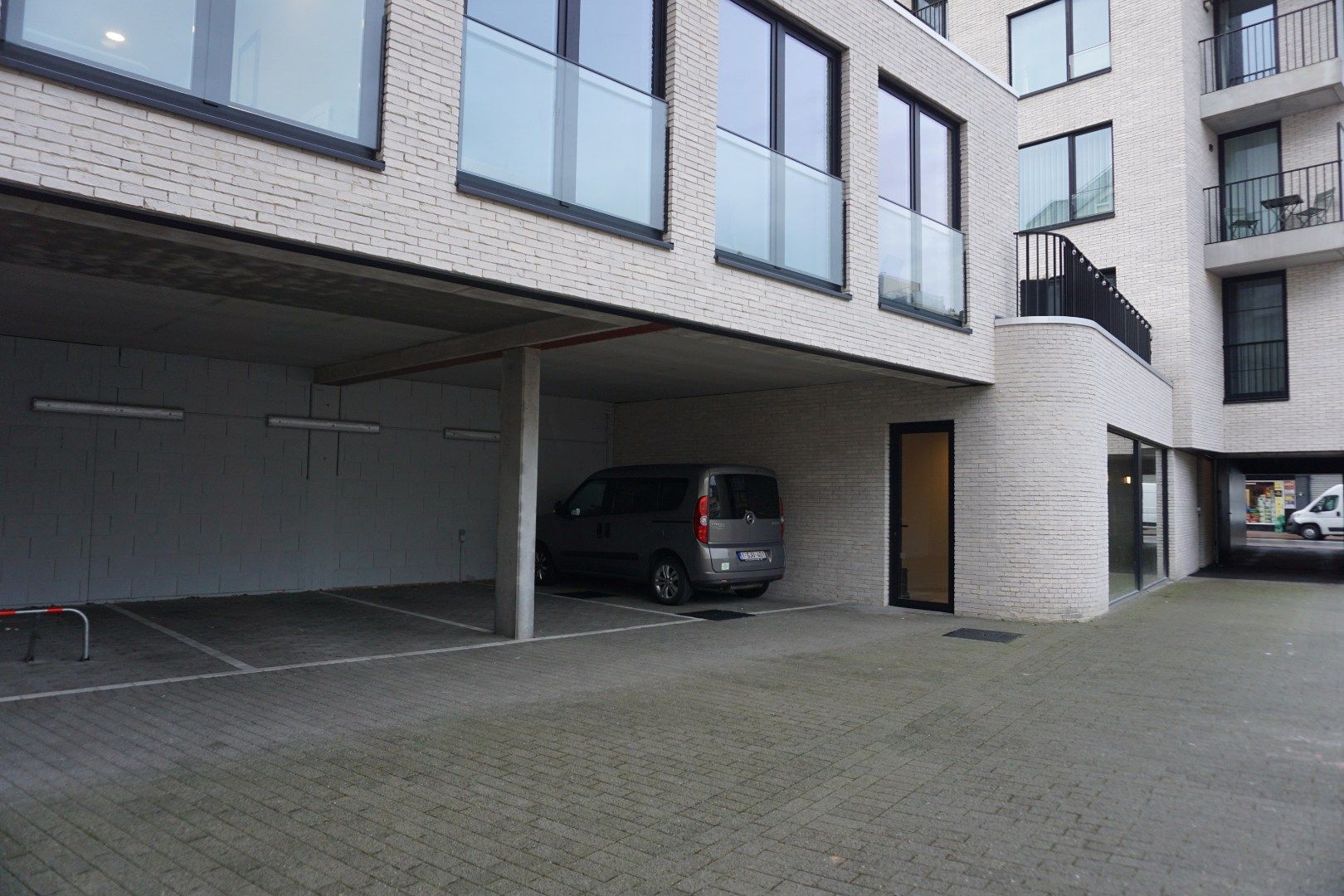 NIEUWBOUWAPPARTEMENT MET 2 SLAAPKAMERS EN AUTOSTAANPLAATS NABIJ PETIT PARIS foto 19