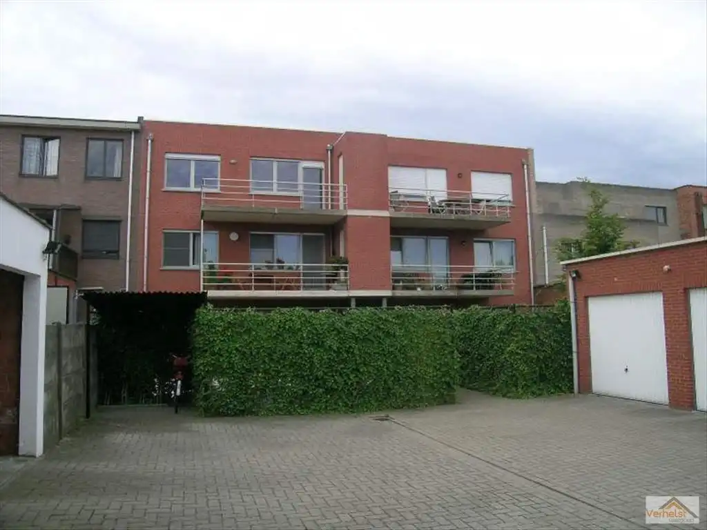 Comfortabel appartement met terras en garage foto 10
