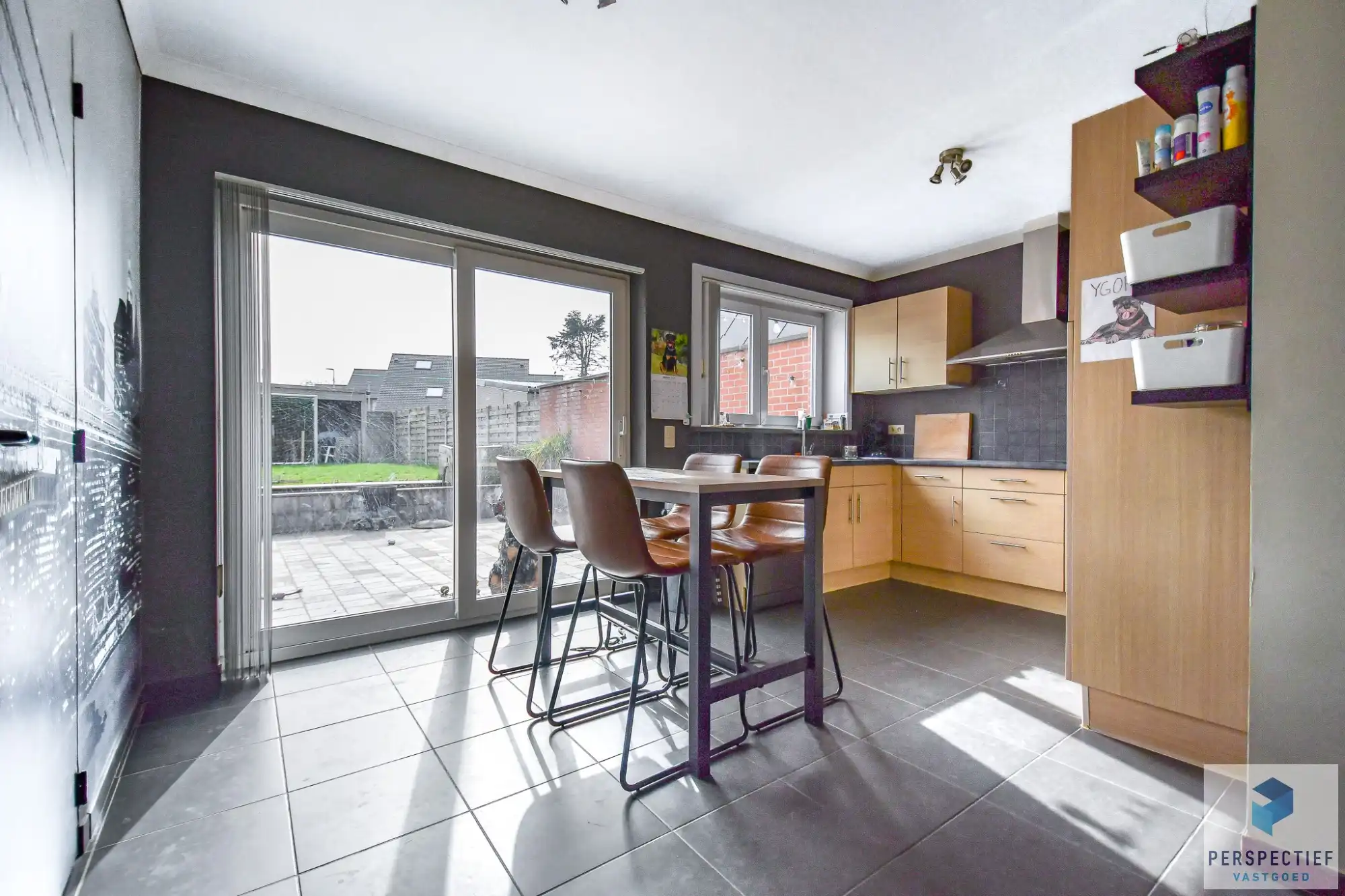 Rustig gelegen ruime halfopen woning met uitweg & bijgebouw/garage foto 7