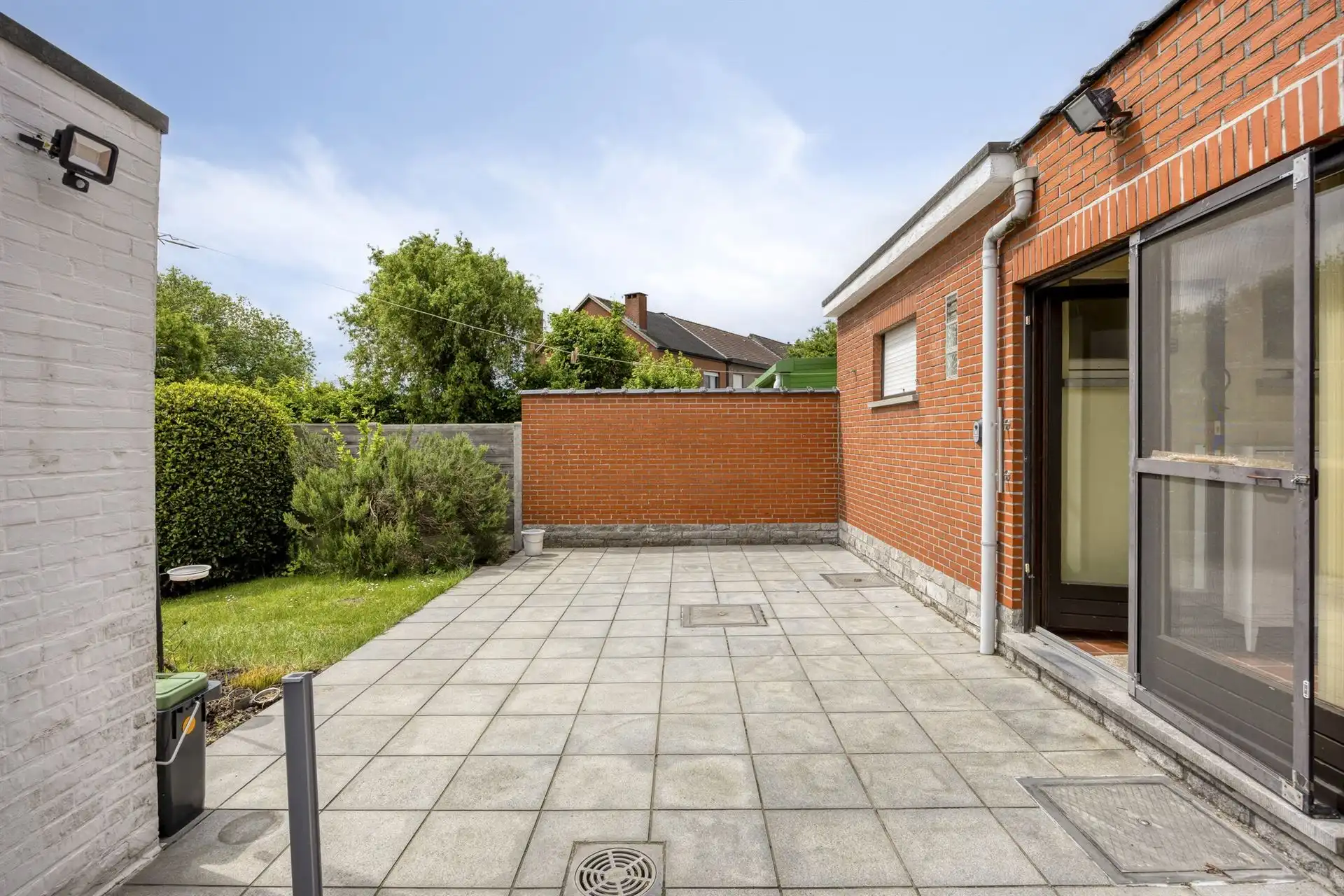 Woning met 3 slaapkamers, tuin en garage.  foto 24
